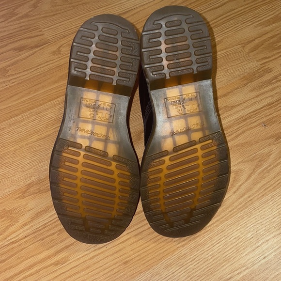 Dr martens black leather still has leather smell pet free smoke free home - Picture 5 of 6